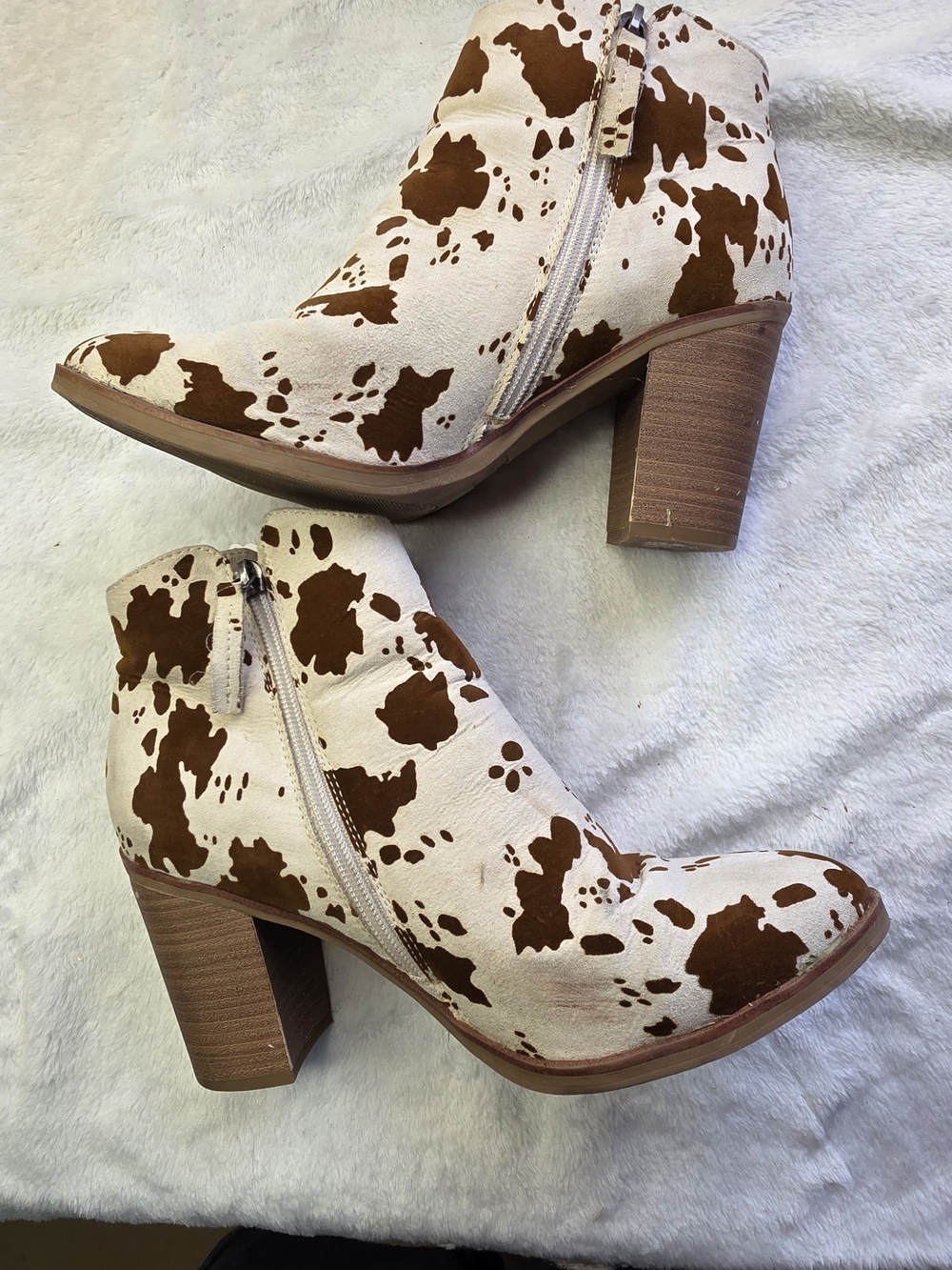 Altar'd State White & Brown Cow Print Ankle Booties Sz 9